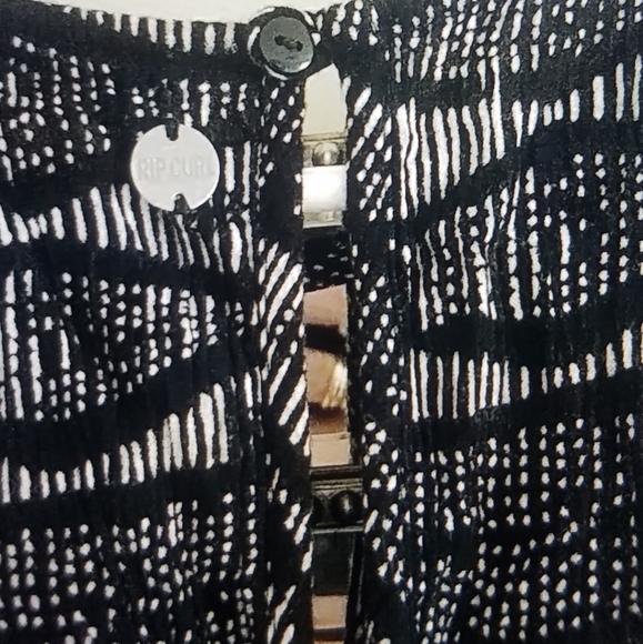 RIP Curl lightweight wrap kimono romper - Picture 8 of 10